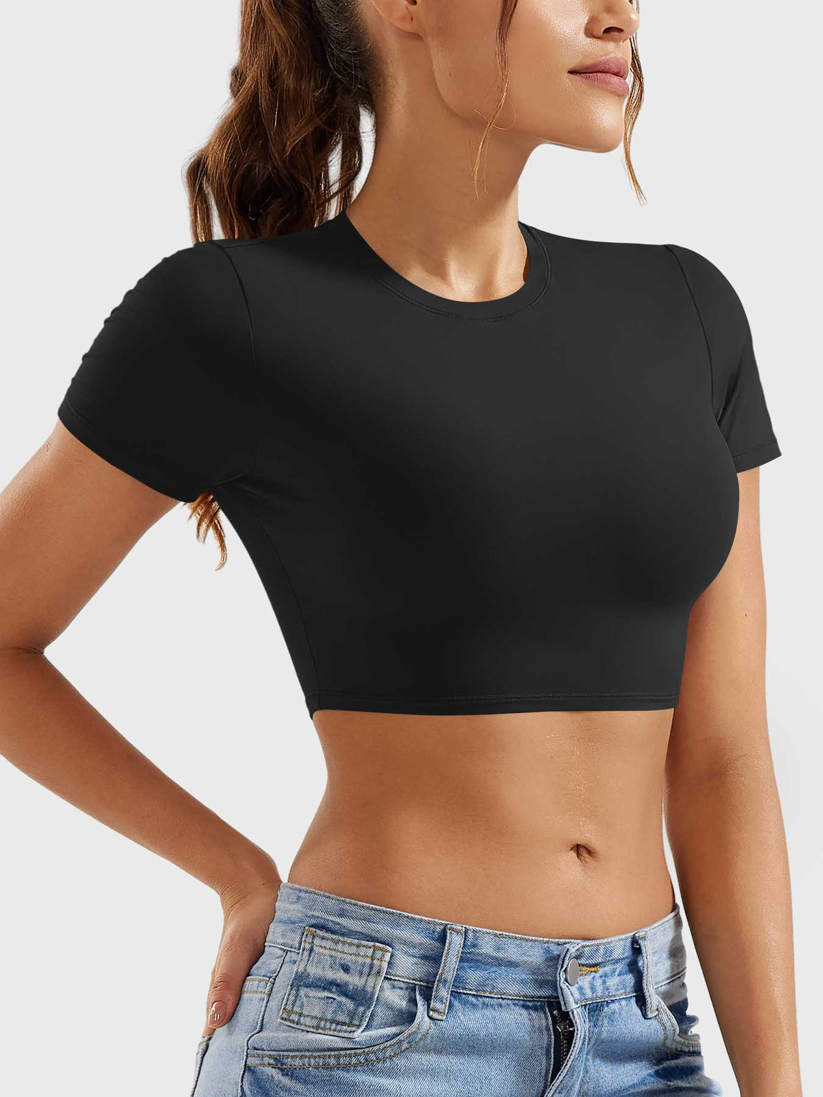 Monathic Colin – Stylish Short-Sleeve Crop Top