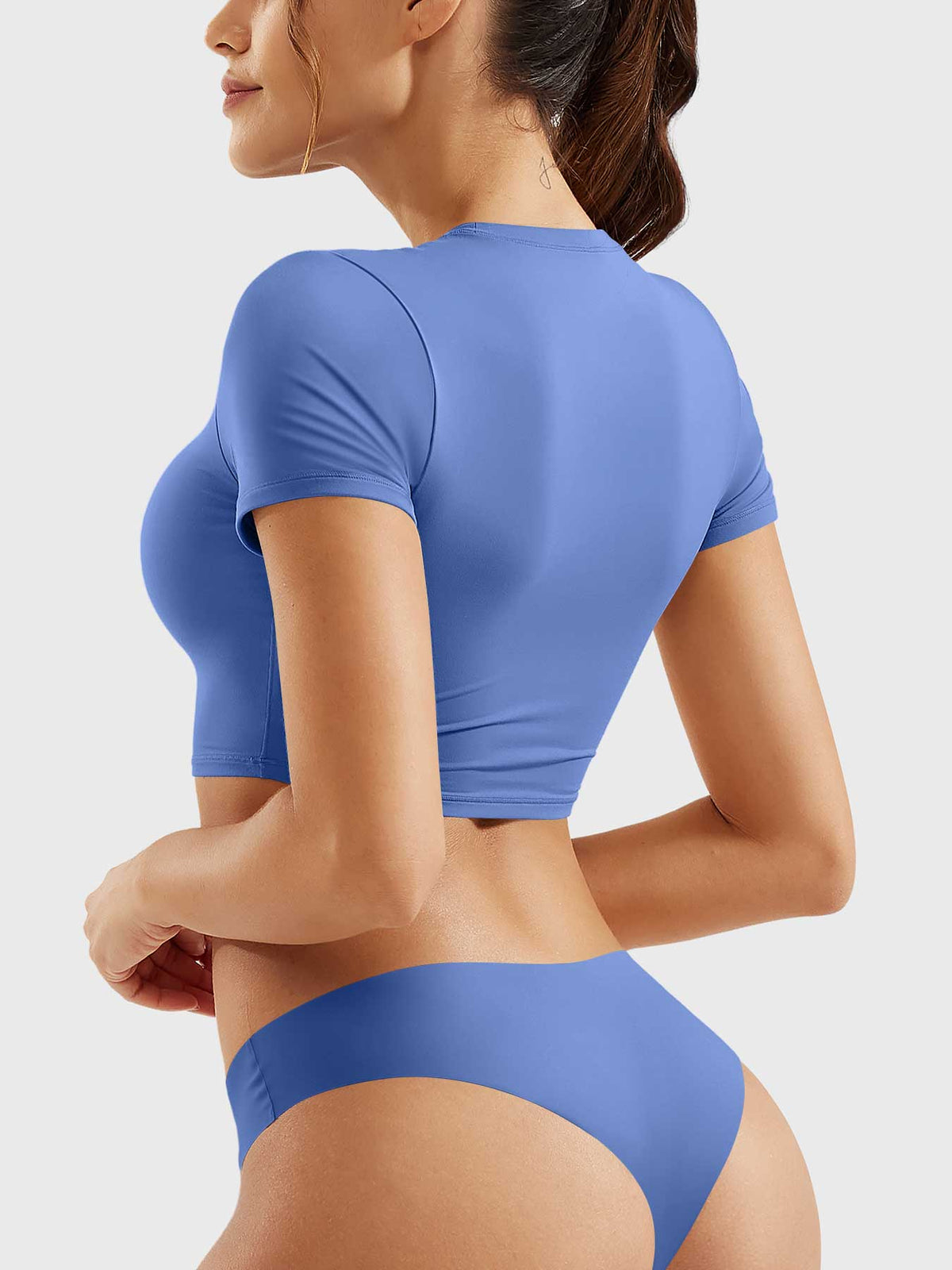 Monathic Colin – Stylish Short-Sleeve Crop Top