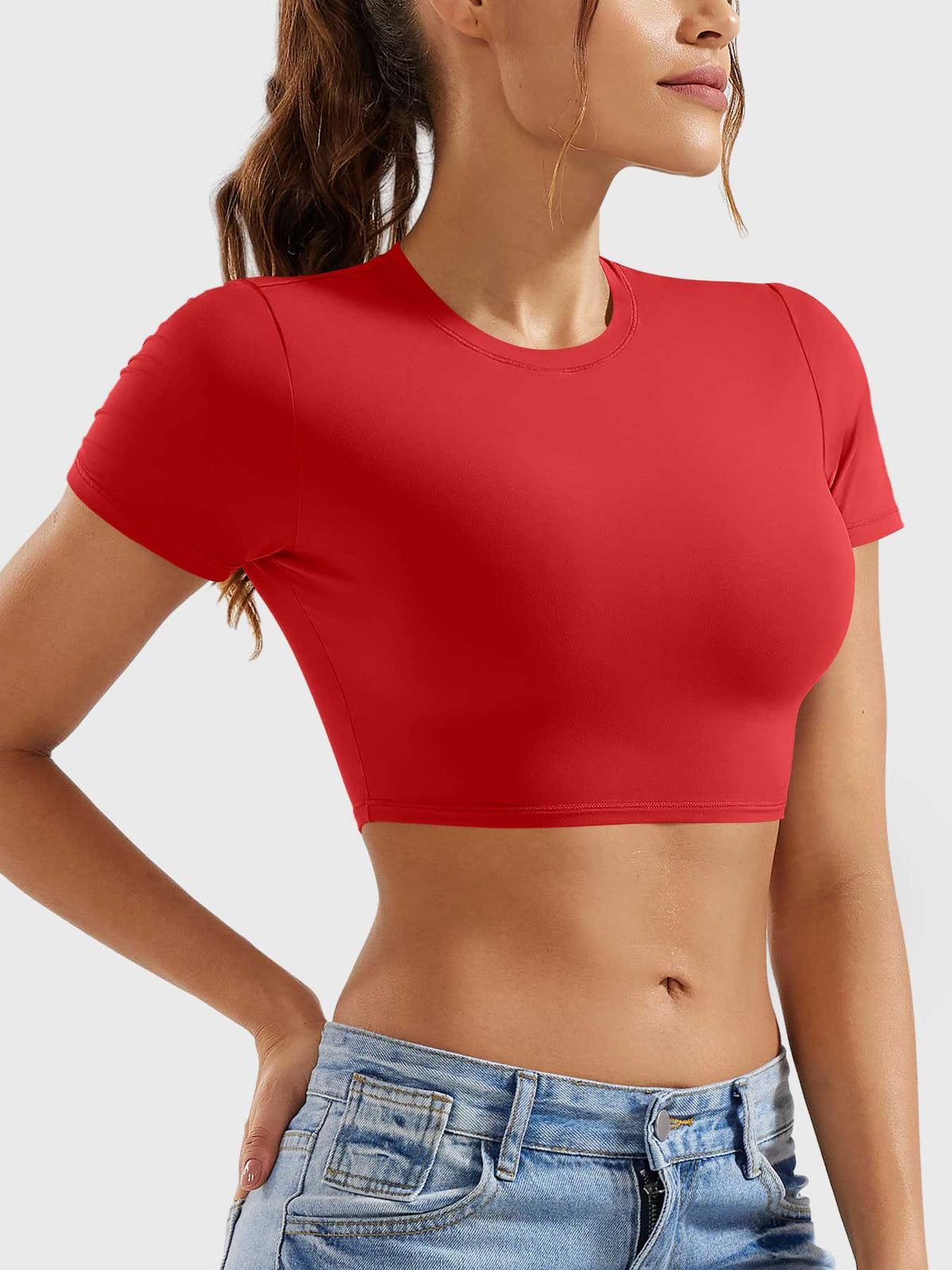 Monathic Colin – Stylish Short-Sleeve Crop Top