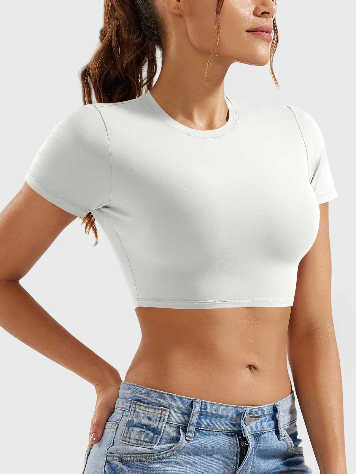 Monathic Colin – Stylish Short-Sleeve Crop Top