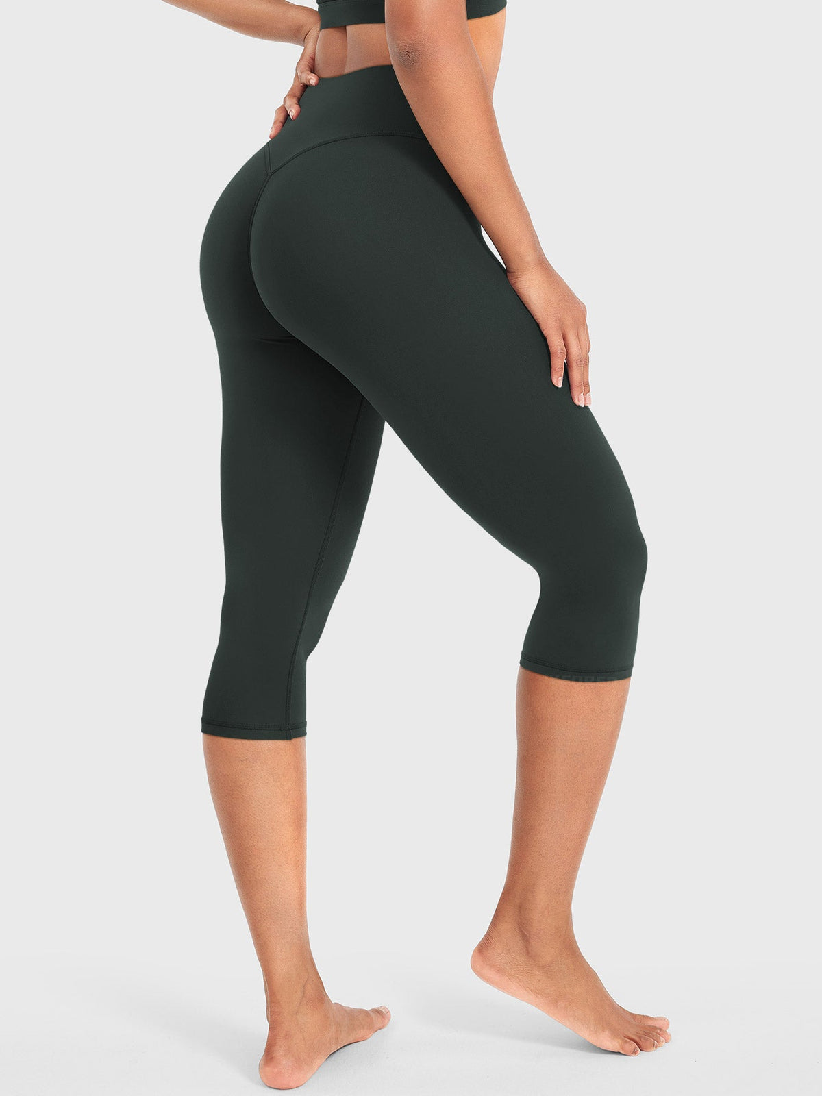 Ease 17-Inch Capri Leggings – Stylish, Comfortable Activewear